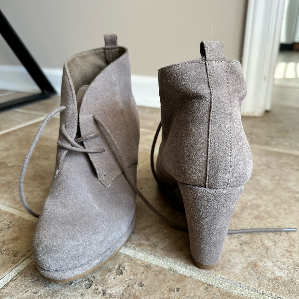 Elegant Gray Suede Ankle Boots